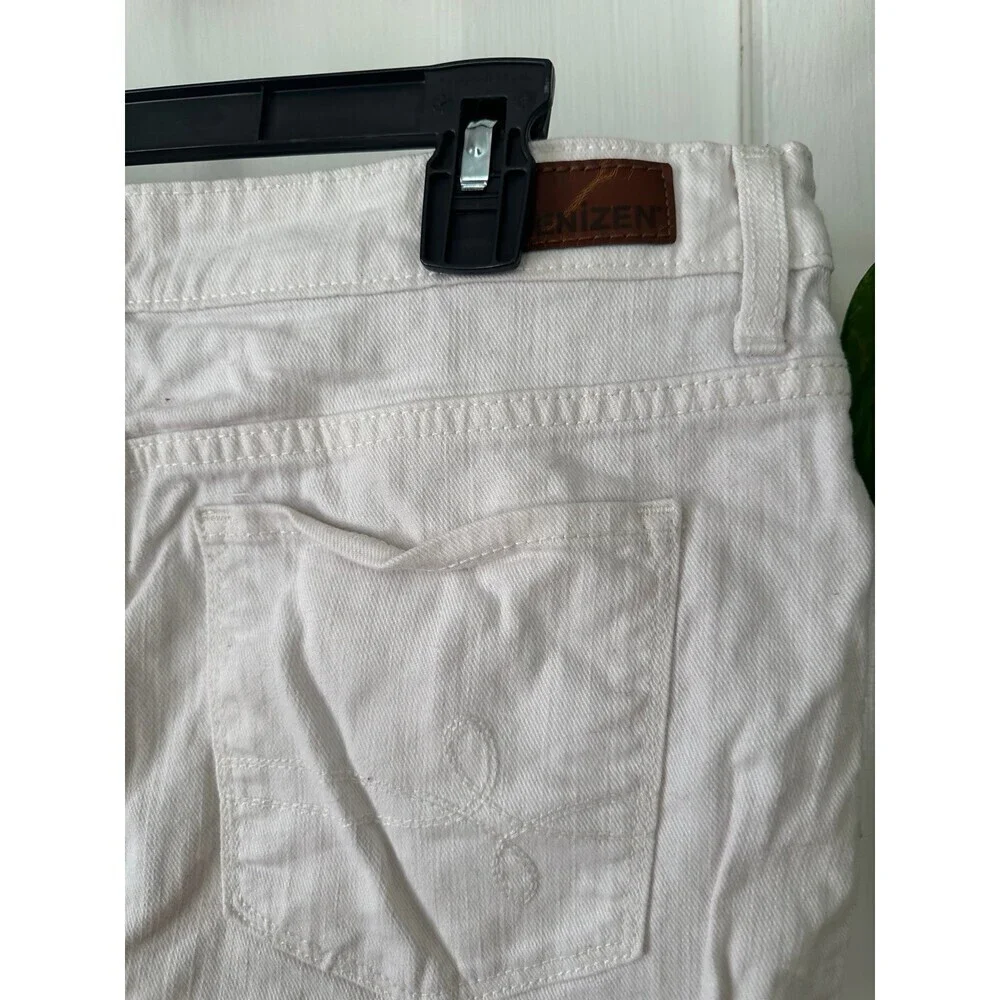 Denim Levi’s Denizen women’s size 10 white skirt
